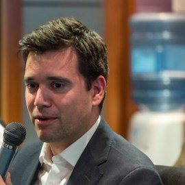 Rubén González