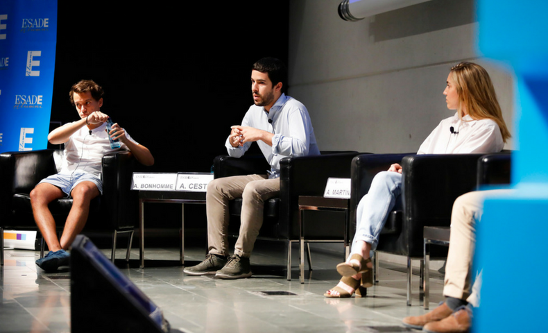 ESADE Alumni entrepreneurs exposing their projects